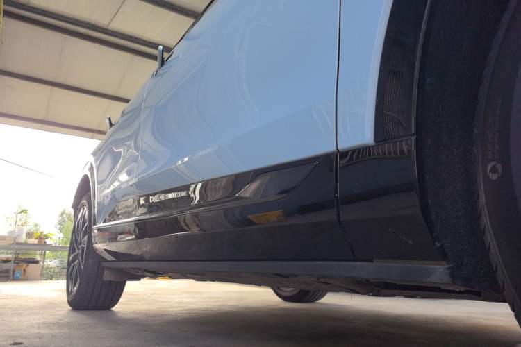 Used Cadillac OPTIQ 2024 Four-Wheel Drive Long-Range Version Right Side Sill