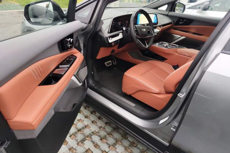 Used Cadillac OPTIQ 2024 Four-Wheel Drive Long-Range Version Interior 3