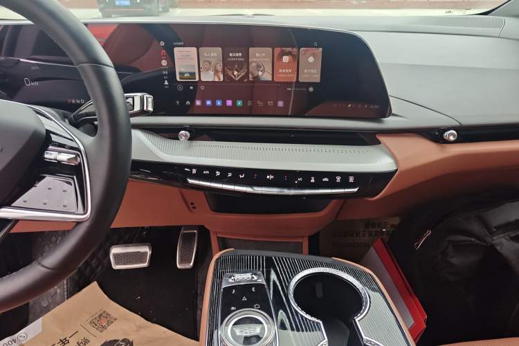 Used Cadillac OPTIQ 2024 Standard Range Version Audio And AC Panel