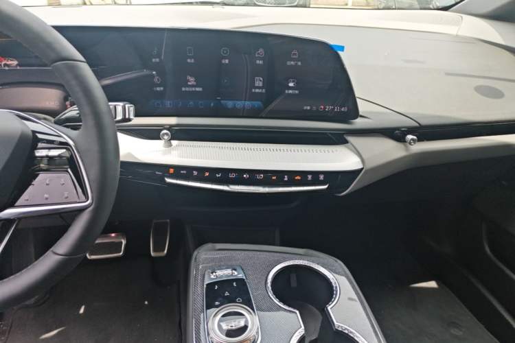 Used Cadillac OPTIQ 2024 Standard Range Version Audio And AC Panel