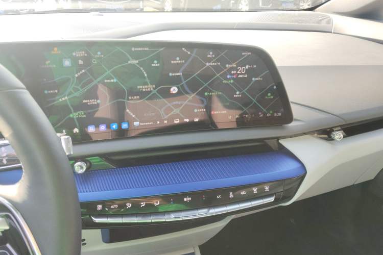 Used Cadillac OPTIQ 2024 Standard Range Version Audio And AC Panel