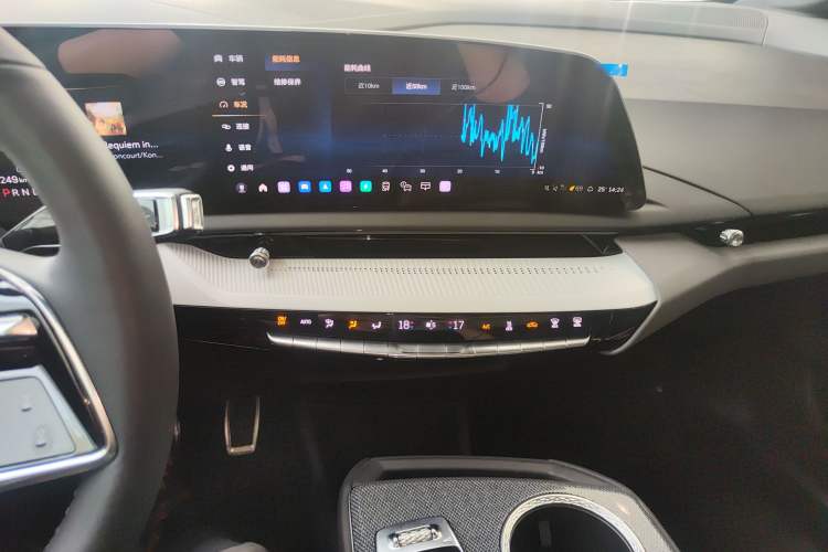 Used Cadillac OPTIQ 2024 Standard Range Version Audio And AC Panel