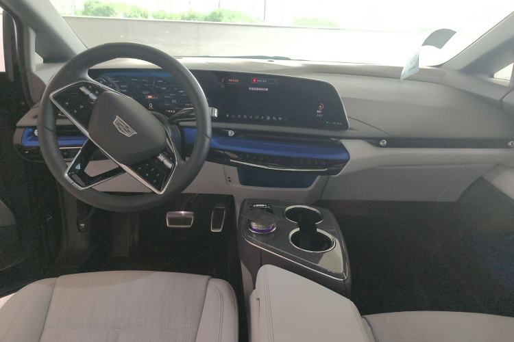 Used Cadillac OPTIQ 2024 Standard Range Version Center Console