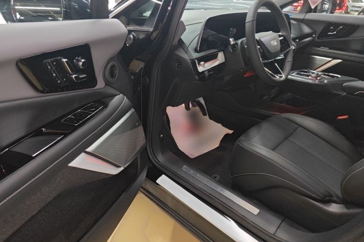 Used Cadillac OPTIQ 2024 Standard Range Version Driver Seat