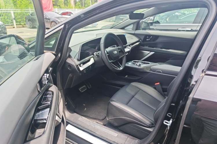 Used Cadillac OPTIQ 2024 Standard Range Version Driver Seat