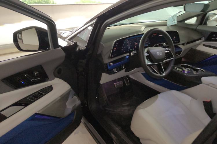 Used Cadillac OPTIQ 2024 Standard Range Version Driver Seat