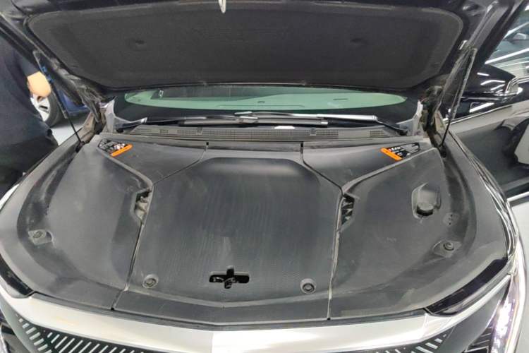 Used Cadillac OPTIQ 2024 Standard Range Version Engine Bay