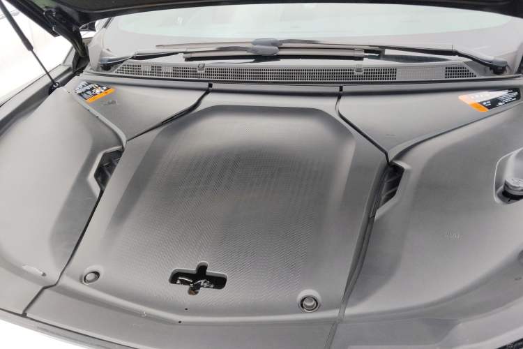 Used Cadillac OPTIQ 2024 Standard Range Version Engine Bay