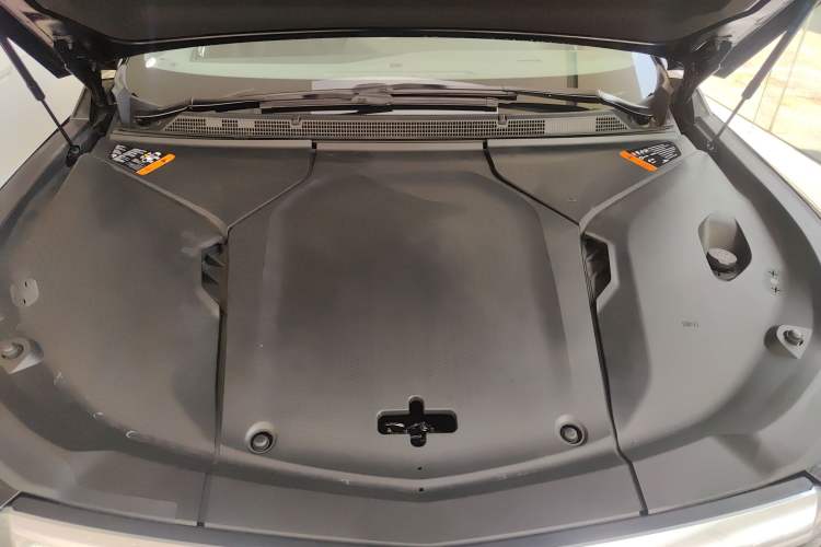 Used Cadillac OPTIQ 2024 Standard Range Version Engine Bay