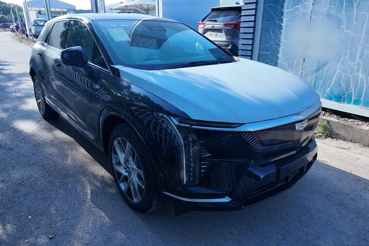 Used Cadillac OPTIQ 2024 Standard Range Version Exterior 2