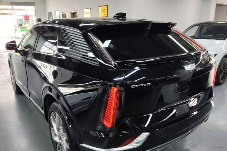 Used Cadillac OPTIQ 2024 Standard Range Version Exterior 2