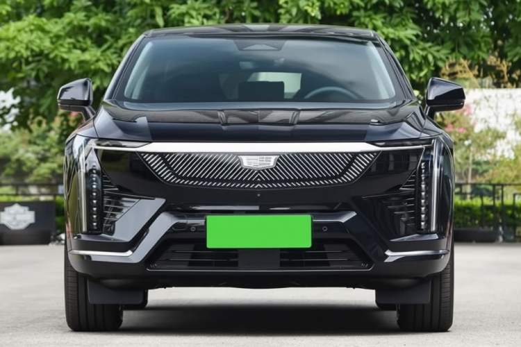 Used Cadillac OPTIQ 2024 Standard Range Version Exterior 2