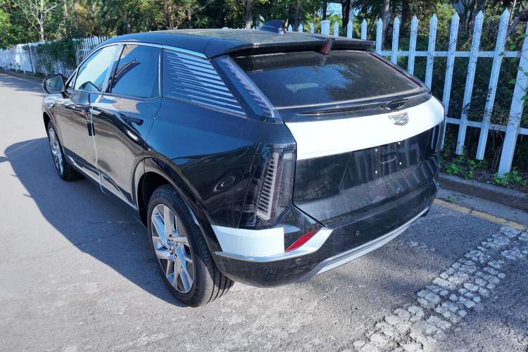 Used Cadillac OPTIQ 2024 Standard Range Version Exterior 3