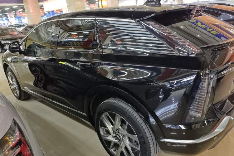 Used Cadillac OPTIQ 2024 Standard Range Version Exterior 3