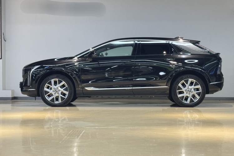 Used Cadillac OPTIQ 2024 Standard Range Version Exterior 3
