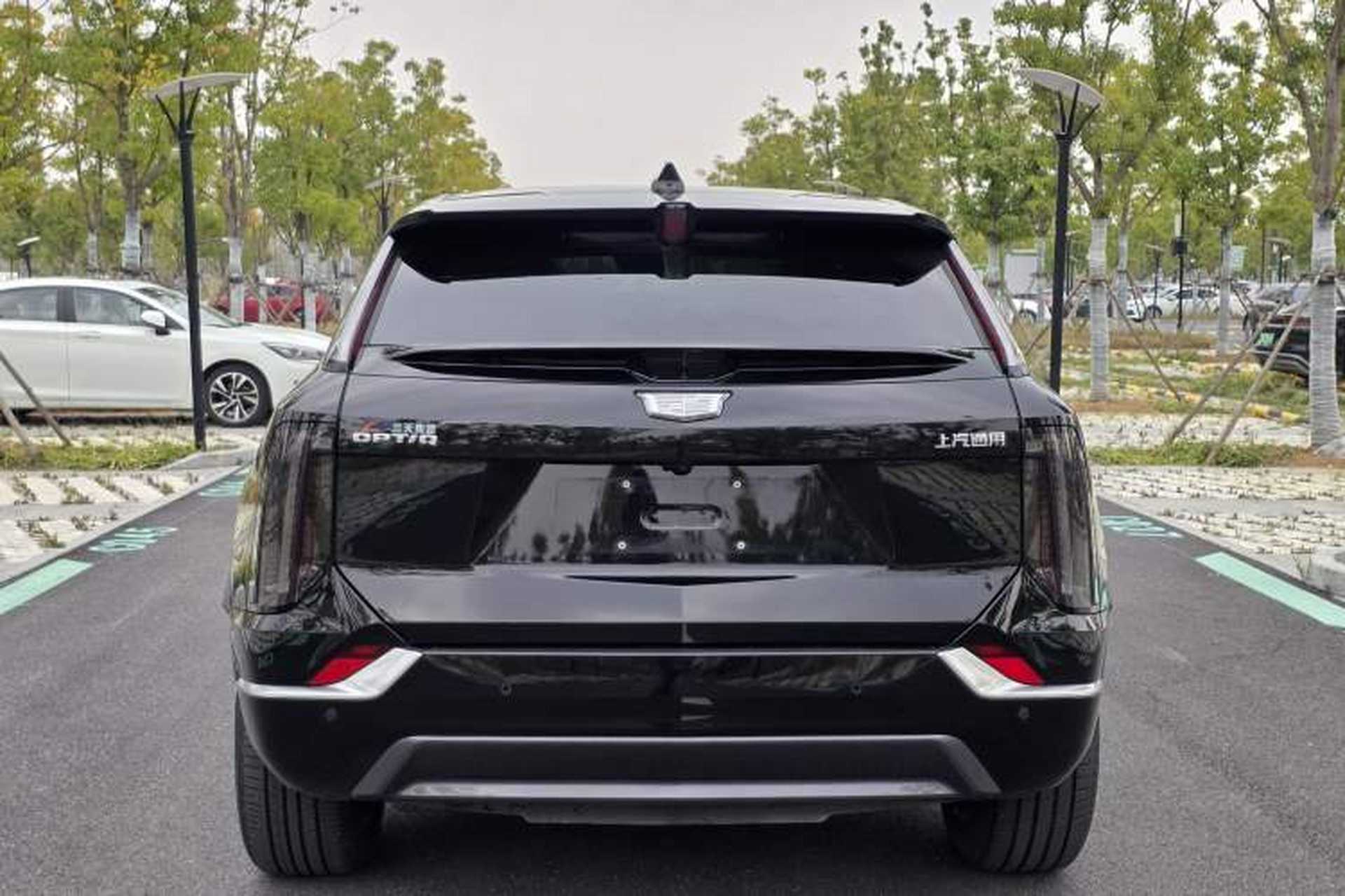 Used Cadillac OPTIQ 2024 Standard Range Version Exterior 3