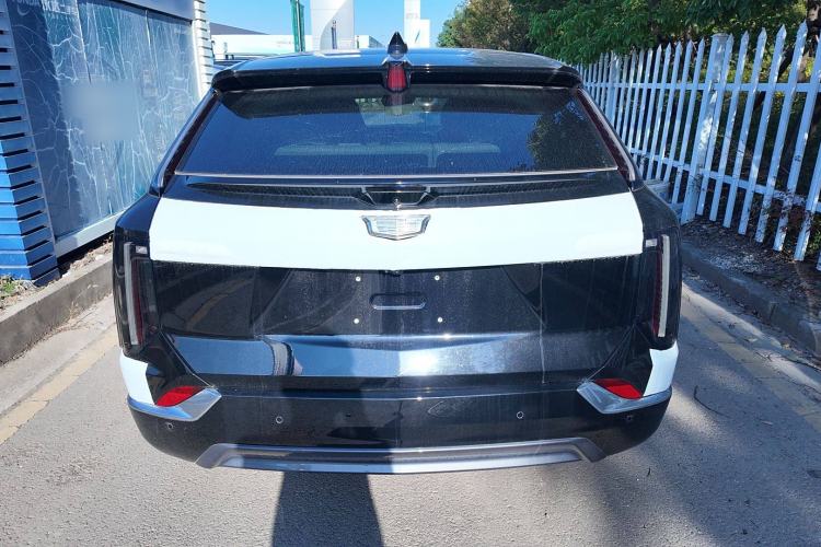 Used Cadillac OPTIQ 2024 Standard Range Version Exterior 4