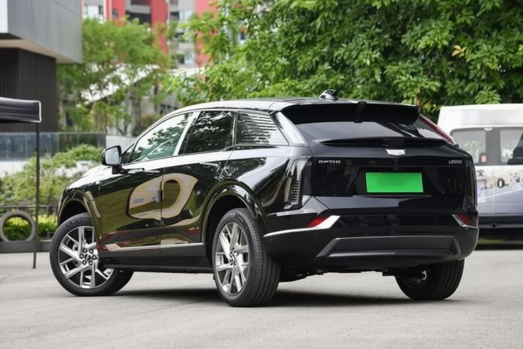 Used Cadillac OPTIQ 2024 Standard Range Version Exterior 4