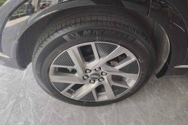 Used Cadillac OPTIQ 2024 Standard Range Version Exterior 5