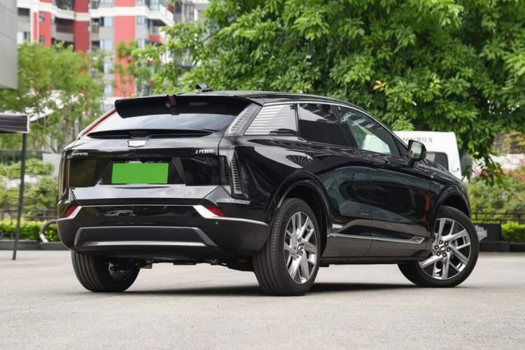 Used Cadillac OPTIQ 2024 Standard Range Version Exterior 5