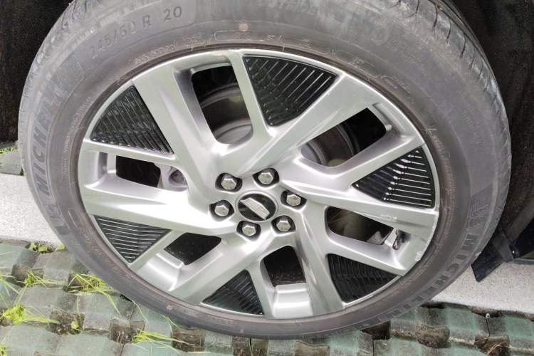 Used Cadillac OPTIQ 2024 Standard Range Version Exterior 5