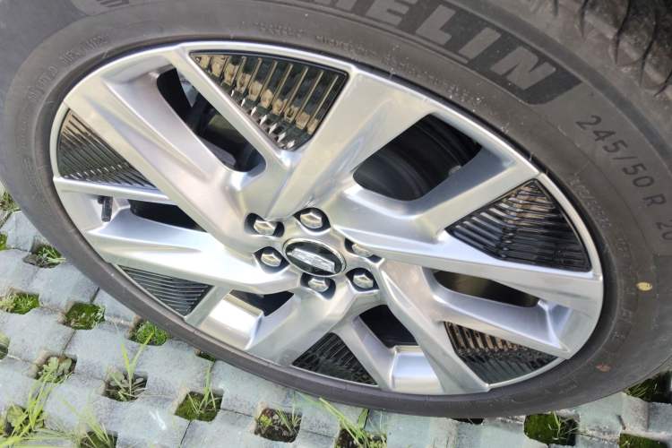 Used Cadillac OPTIQ 2024 Standard Range Version Exterior 5