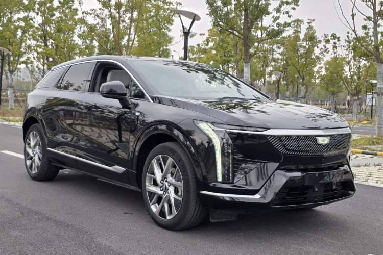 Used Cadillac OPTIQ 2024 Standard Range Version Exterior 5