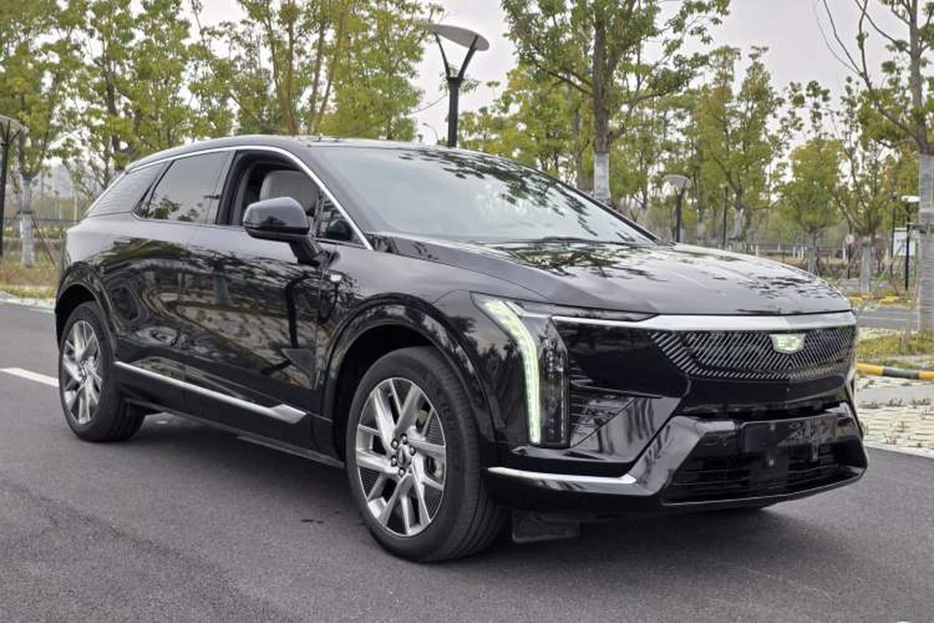 Used Cadillac OPTIQ 2024 Standard Range Version Exterior 5