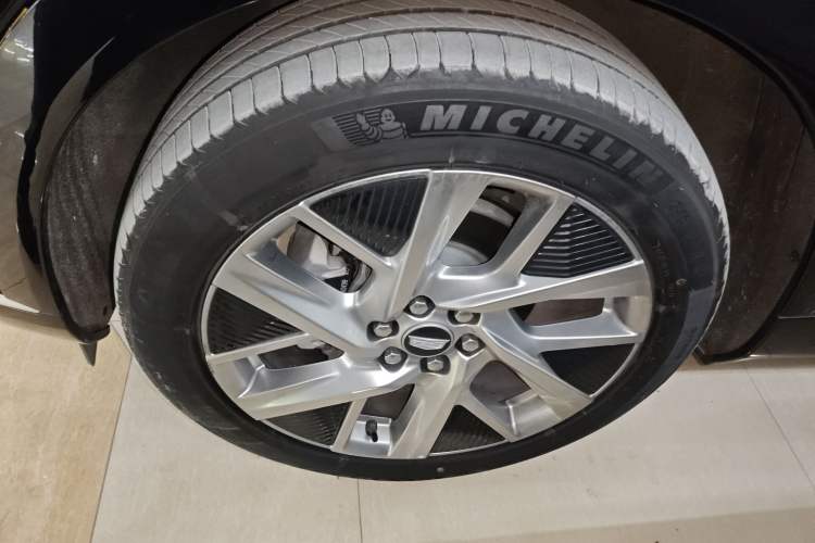 Used Cadillac OPTIQ 2024 Standard Range Version Exterior 7