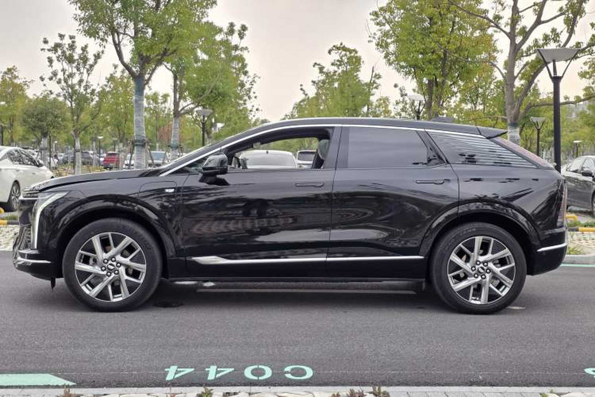 Used Cadillac OPTIQ 2024 Standard Range Version Exterior 7