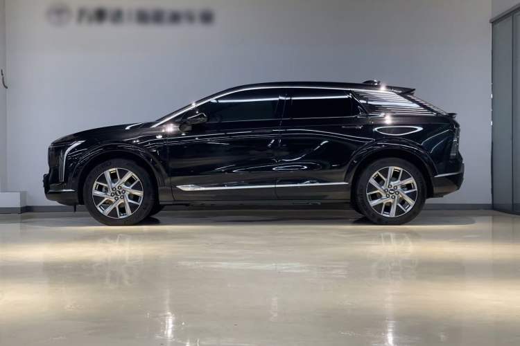 Used Cadillac OPTIQ 2024 Standard Range Version Exterior 8