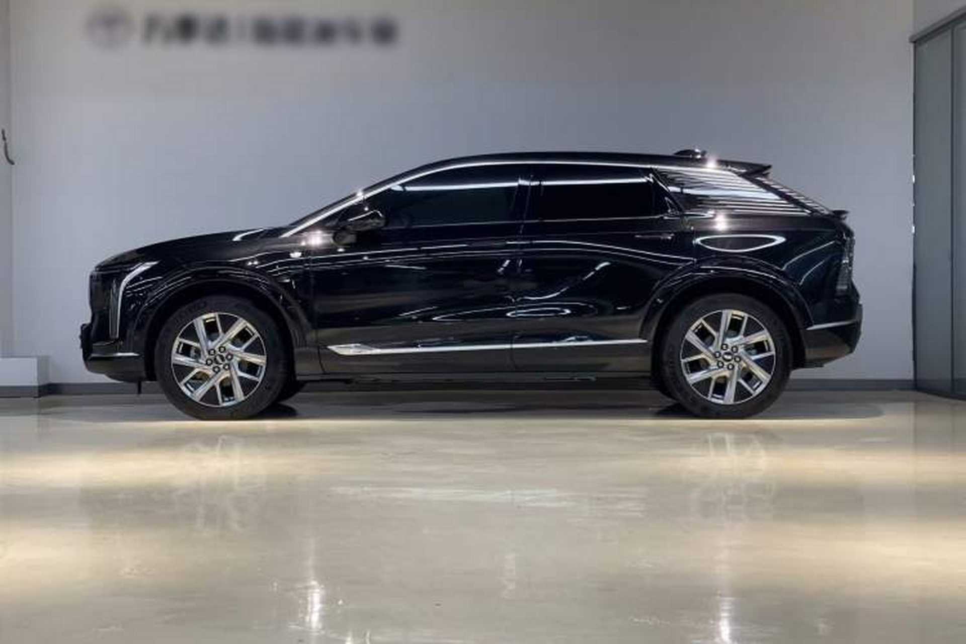 Used Cadillac OPTIQ 2024 Standard Range Version Exterior 8