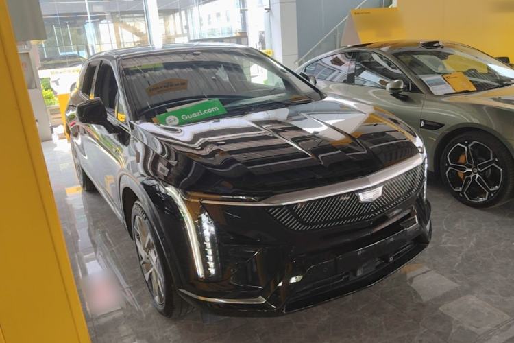 Used Cadillac OPTIQ 2024 Standard Range Version Front Right 45 Deg