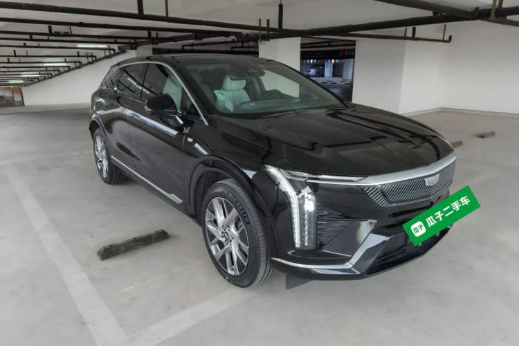 Used Cadillac OPTIQ 2024 Standard Range Version Front Right 45 Deg