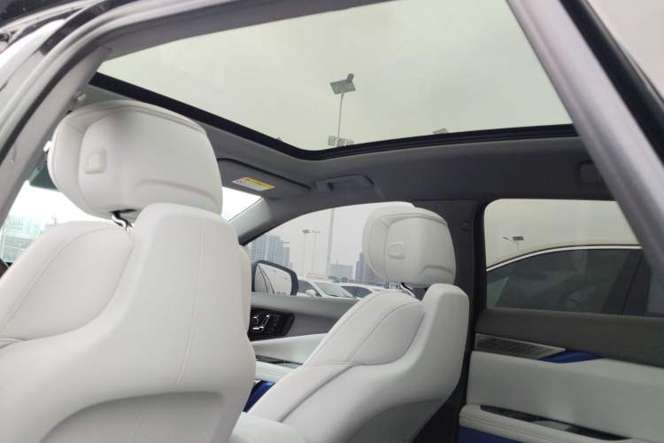Used Cadillac OPTIQ 2024 Standard Range Version Headliner