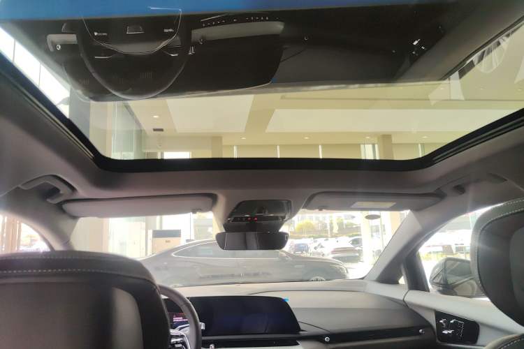 Used Cadillac OPTIQ 2024 Standard Range Version Headliner