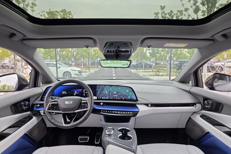 Used Cadillac OPTIQ 2024 Standard Range Version Interior 1