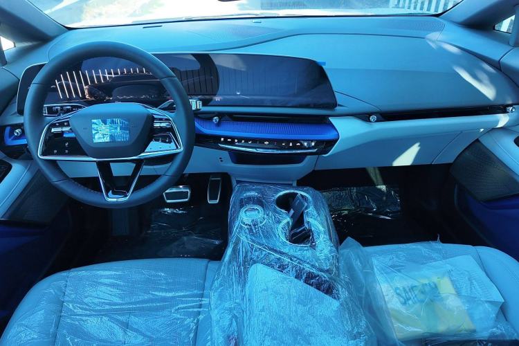 Used Cadillac OPTIQ 2024 Standard Range Version Interior 2
