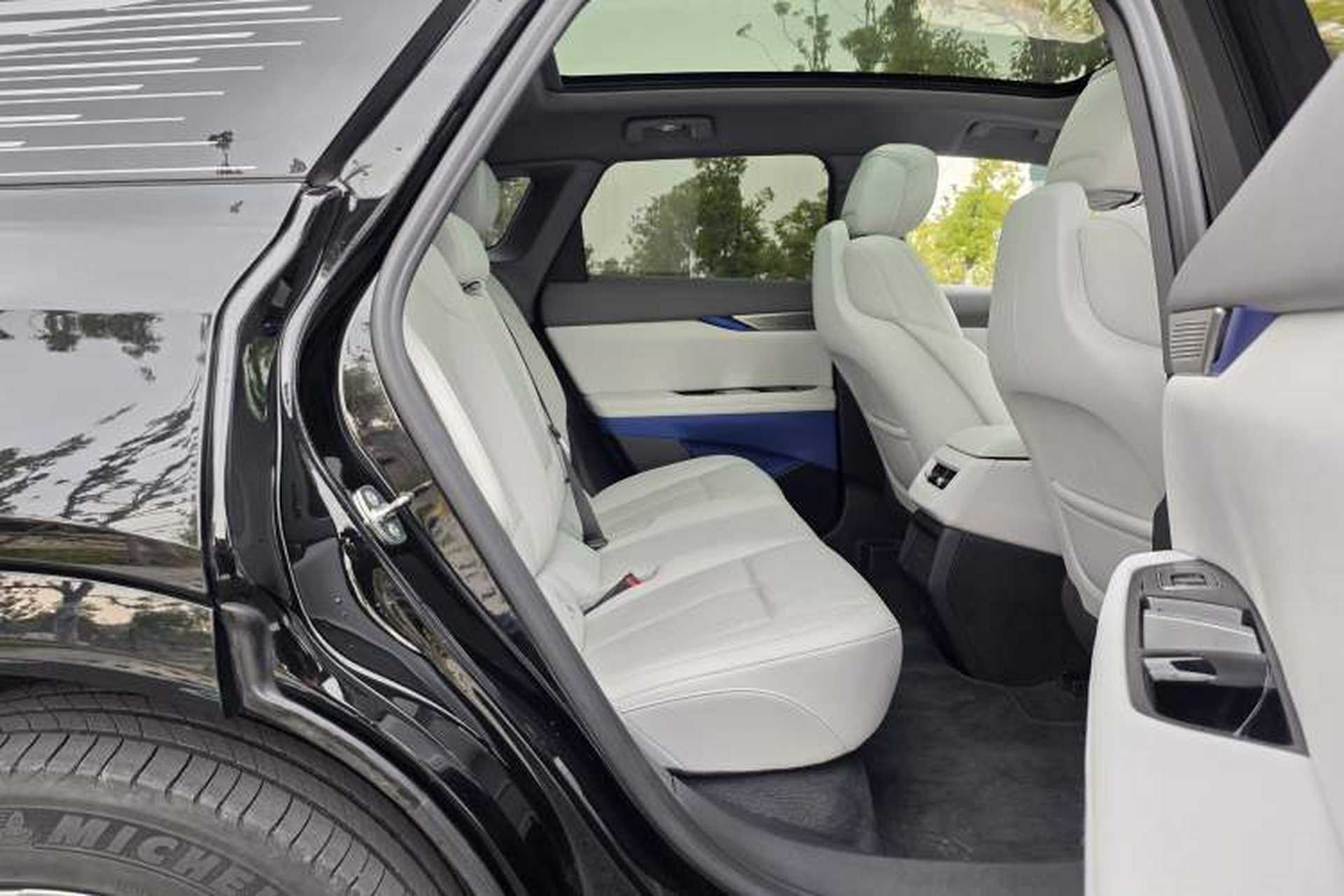 Used Cadillac OPTIQ 2024 Standard Range Version Interior 2