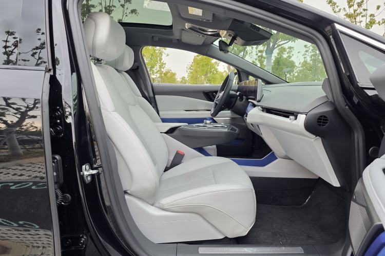 Used Cadillac OPTIQ 2024 Standard Range Version Interior 3