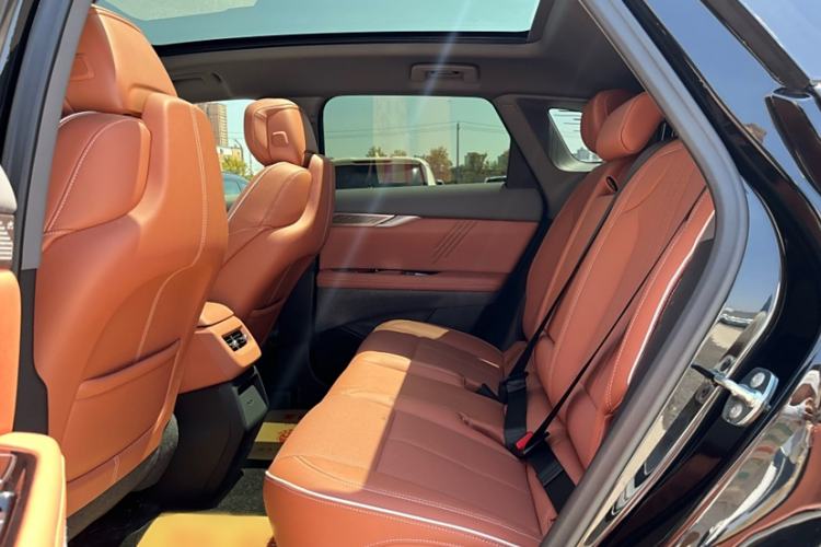 Used Cadillac OPTIQ 2024 Standard Range Version Interior 3