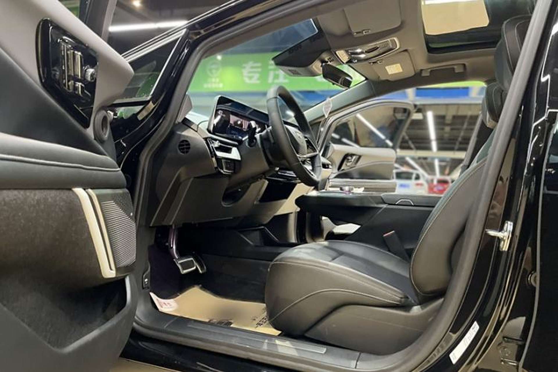 Used Cadillac OPTIQ 2024 Standard Range Version Interior 3