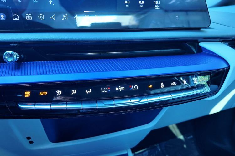 Used Cadillac OPTIQ 2024 Standard Range Version Interior 4