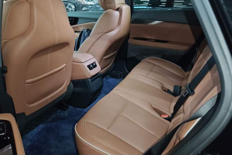 Used Cadillac OPTIQ 2024 Standard Range Version Interior 4