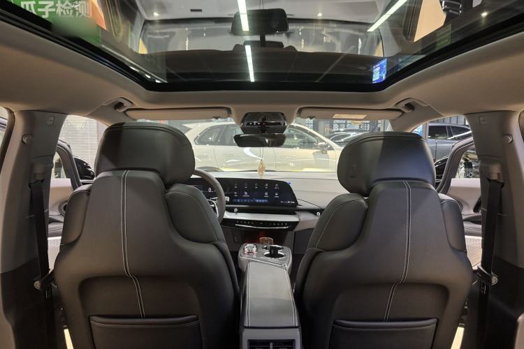 Used Cadillac OPTIQ 2024 Standard Range Version Interior 4