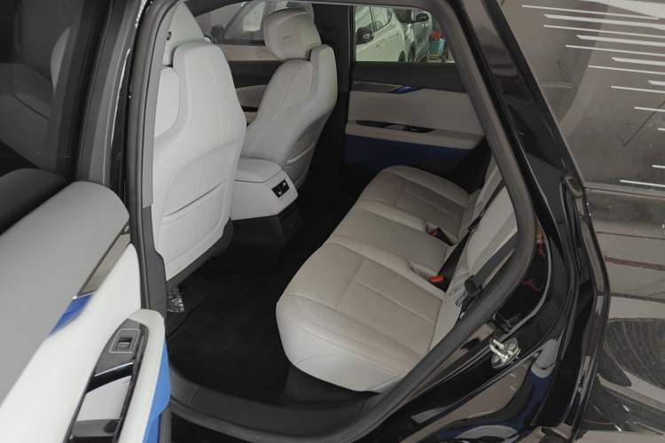 Used Cadillac OPTIQ 2024 Standard Range Version Interior 4