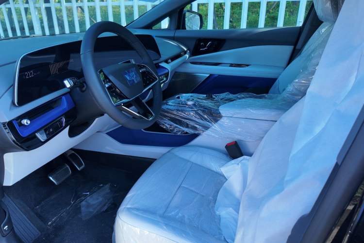 Used Cadillac OPTIQ 2024 Standard Range Version Interior 5