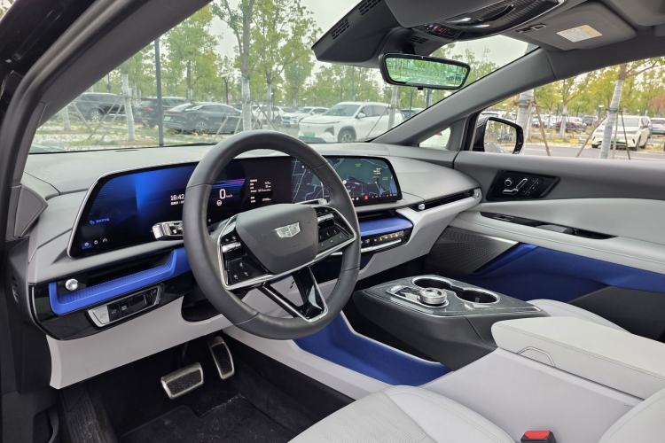 Used Cadillac OPTIQ 2024 Standard Range Version Interior 5