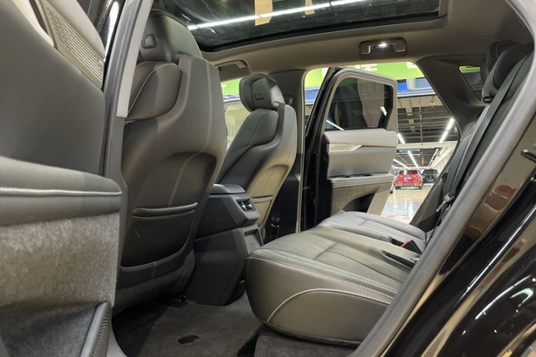 Used Cadillac OPTIQ 2024 Standard Range Version Interior 5