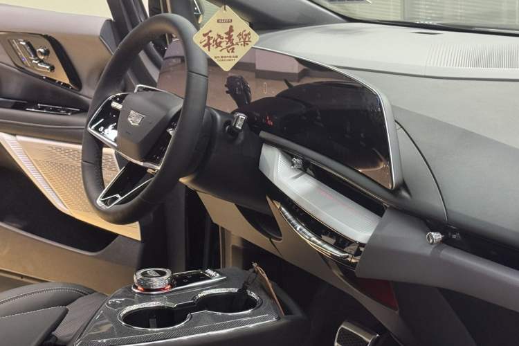 Used Cadillac OPTIQ 2024 Standard Range Version Interior 6